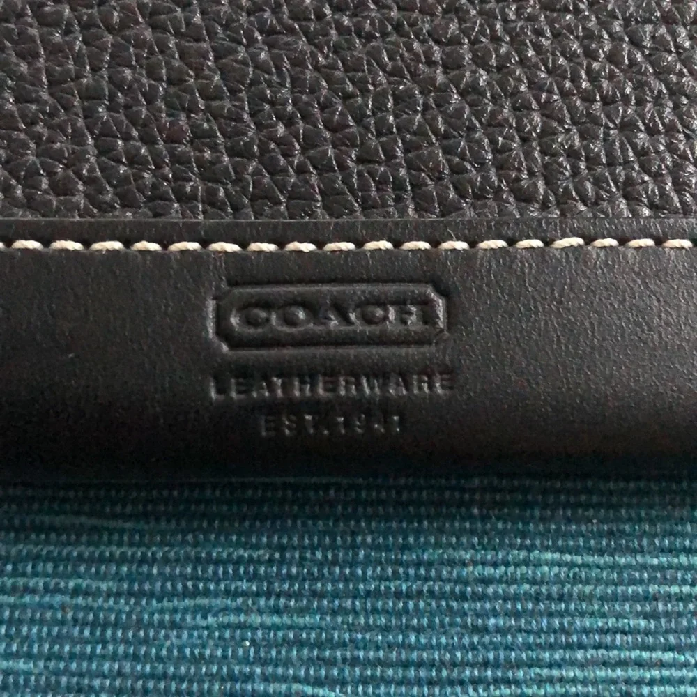 NWOT Coach leather wallet - Picture 3 of 3